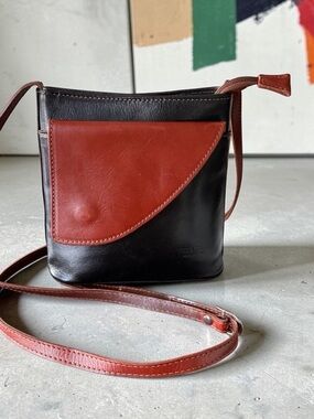 Vera Pelle Black and Brown Leather Crossbody Bag